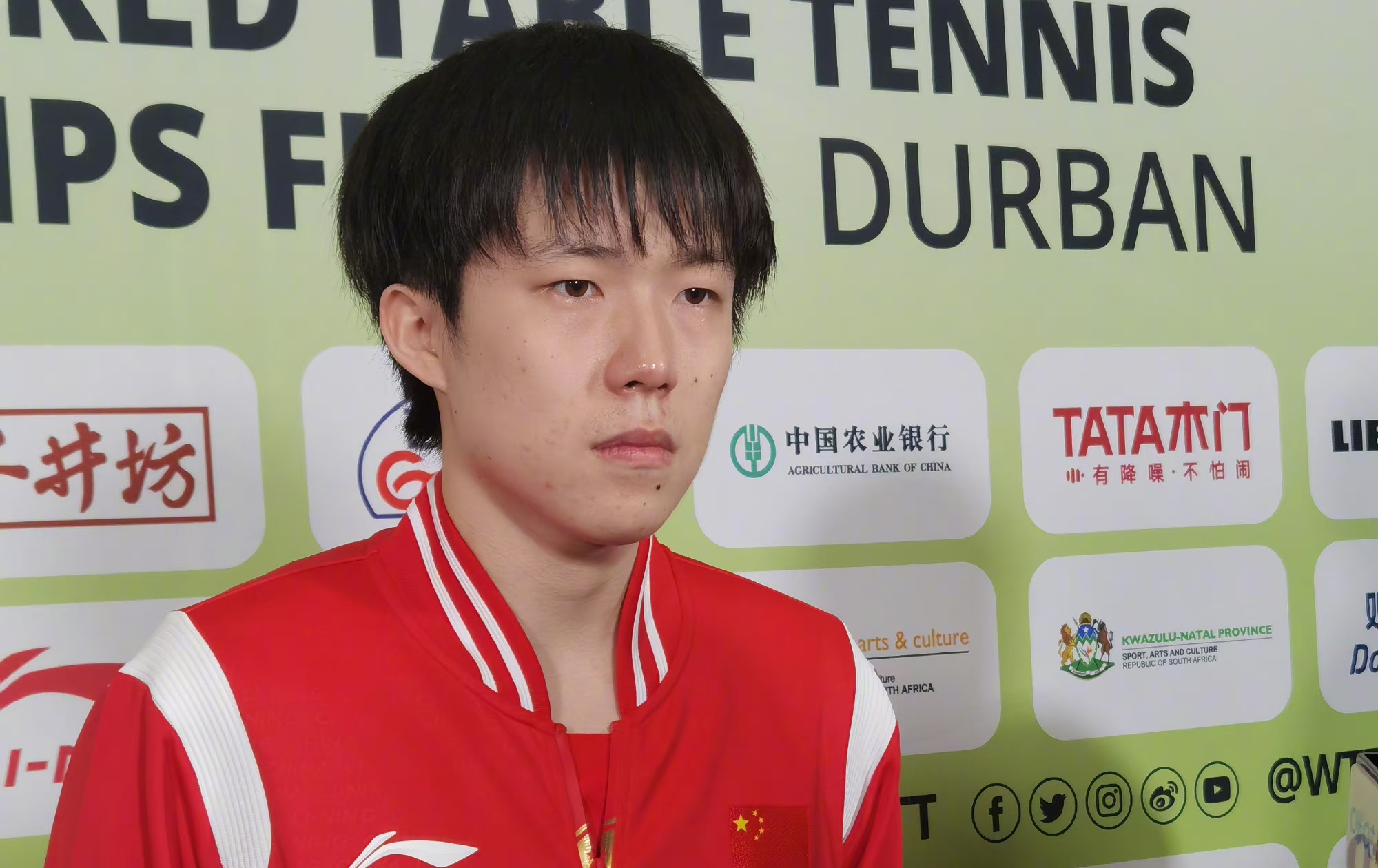 王楚钦赢马龙哭了原视频,王楚钦决赛赢了孙颖莎感动哭了