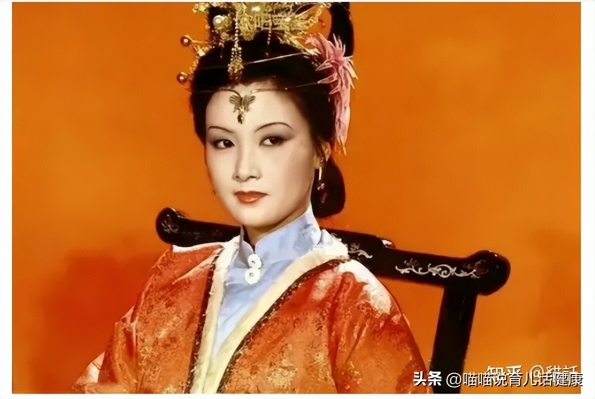 为什么王熙凤会得血崩之症,王熙凤得血崩时多少岁