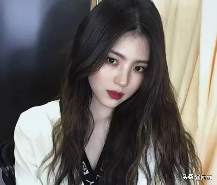 韩素希在ins上的画，真的是好担心她