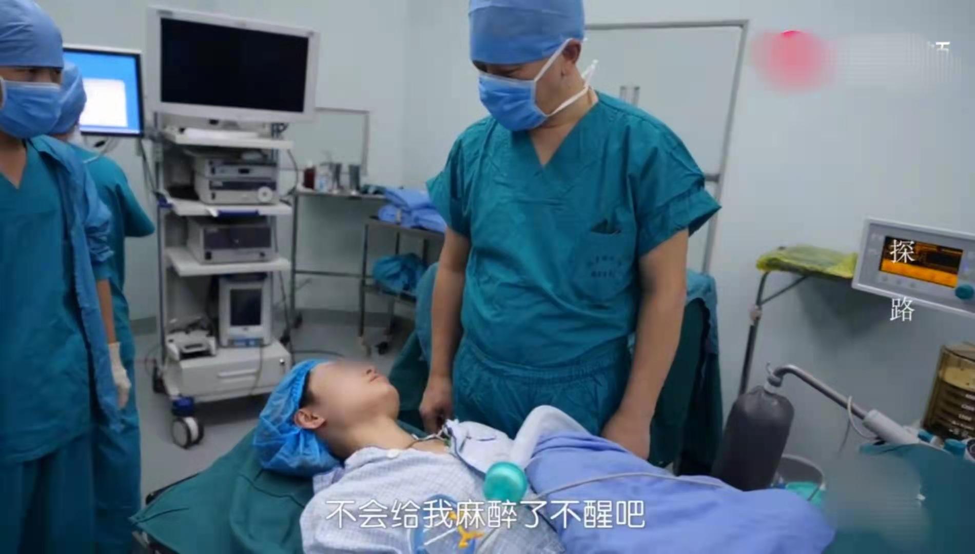 鼻子里长肿瘤的女孩儿,女子鼻子上长肿瘤