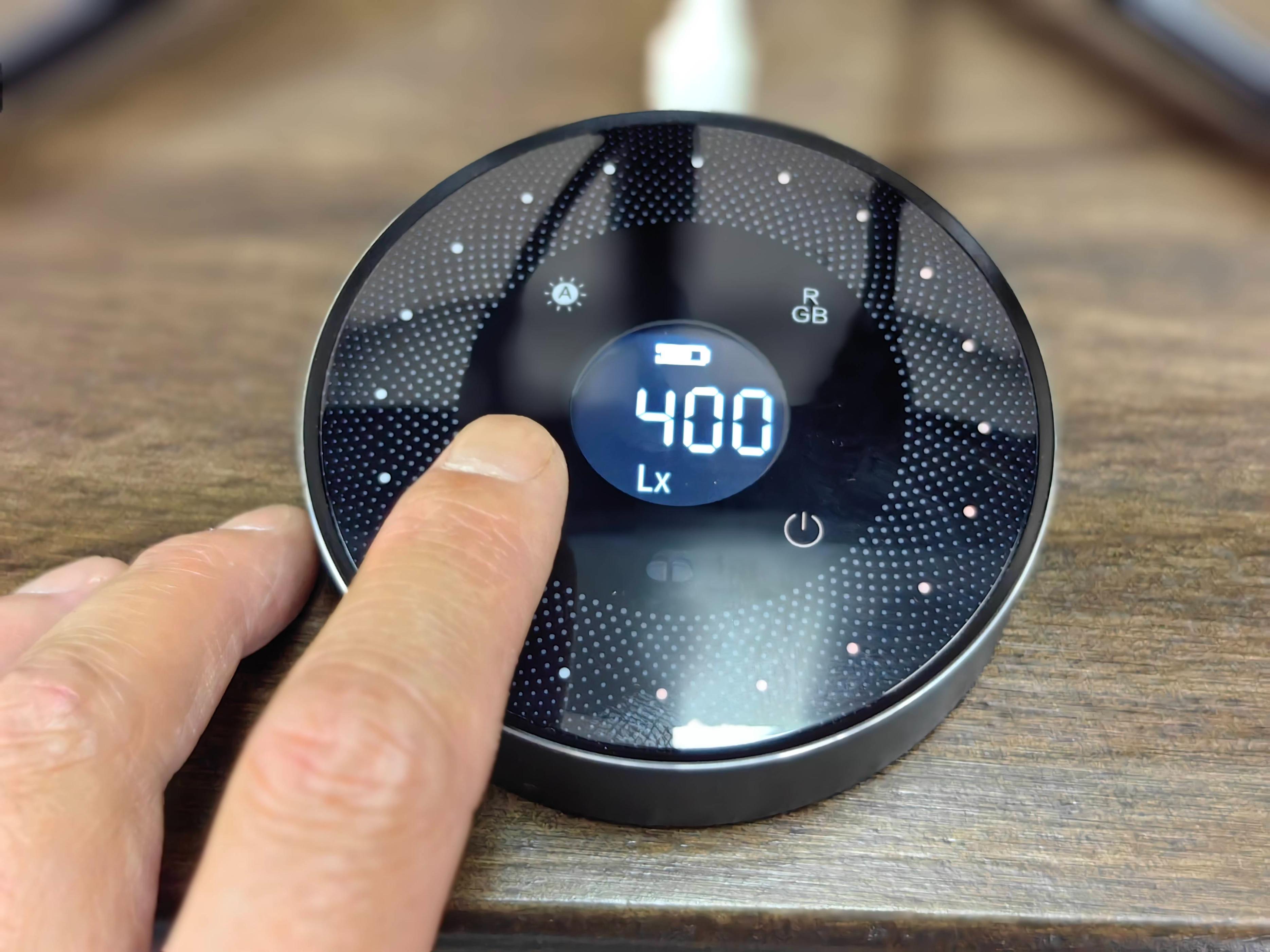 长时间熬夜使用电脑桌面补光，蓝光辐射问题，是时候重视起来了。