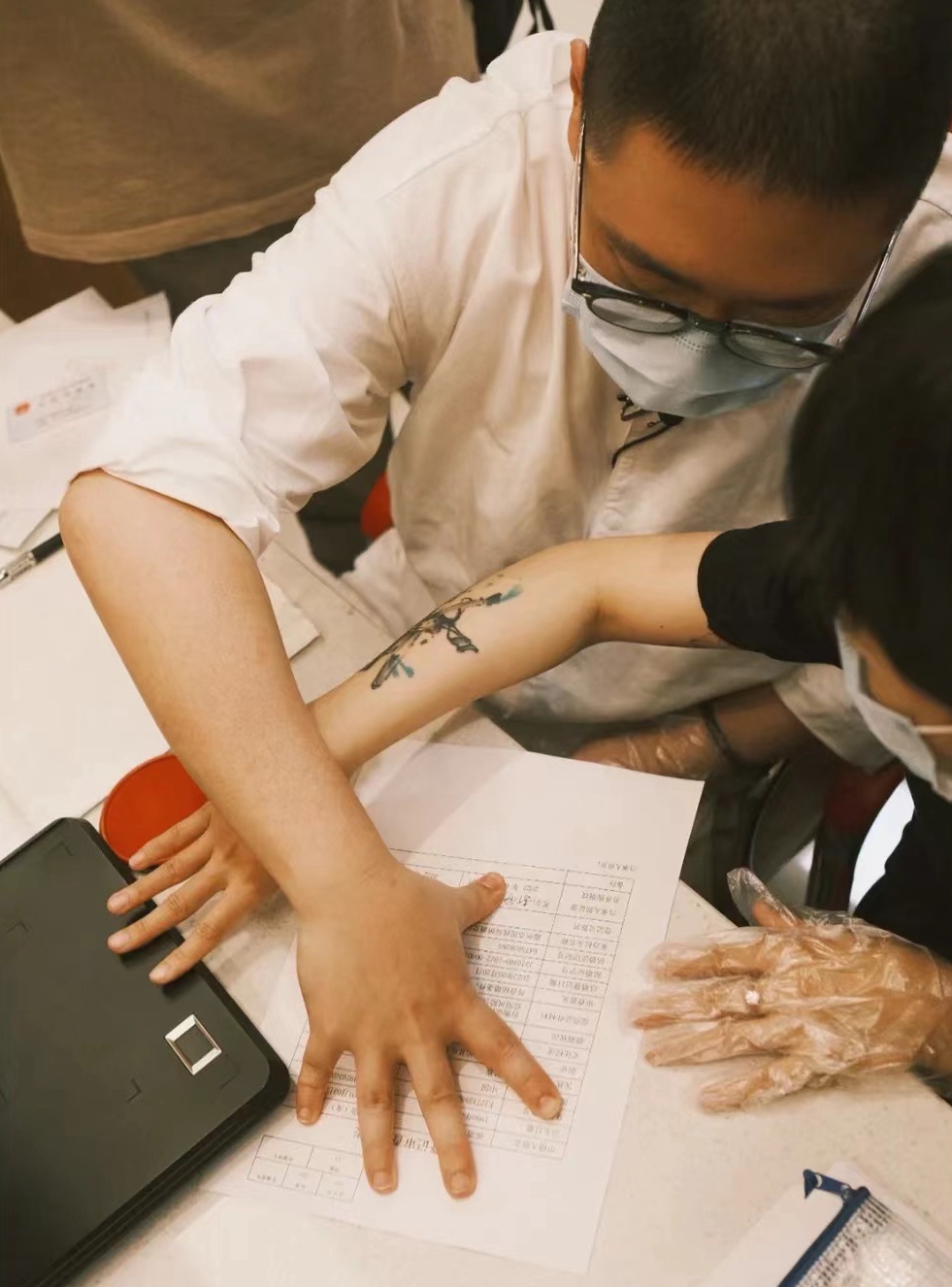 郝劭文在哪领证结婚的,郝劭文晒出结婚照