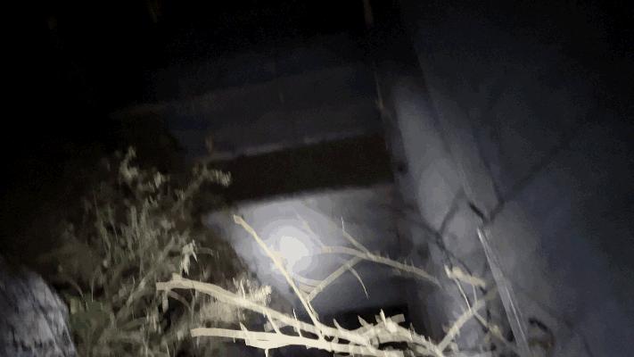 车祸现场未撤离男子被撞下桥,男子车祸后未撤离被撞飞下桥