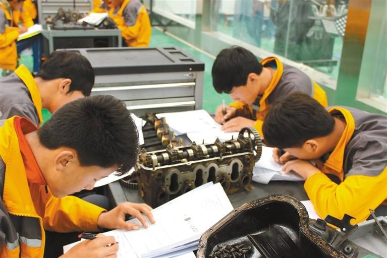 职校利用学生赚钱,职校借实习卖人头赚63万