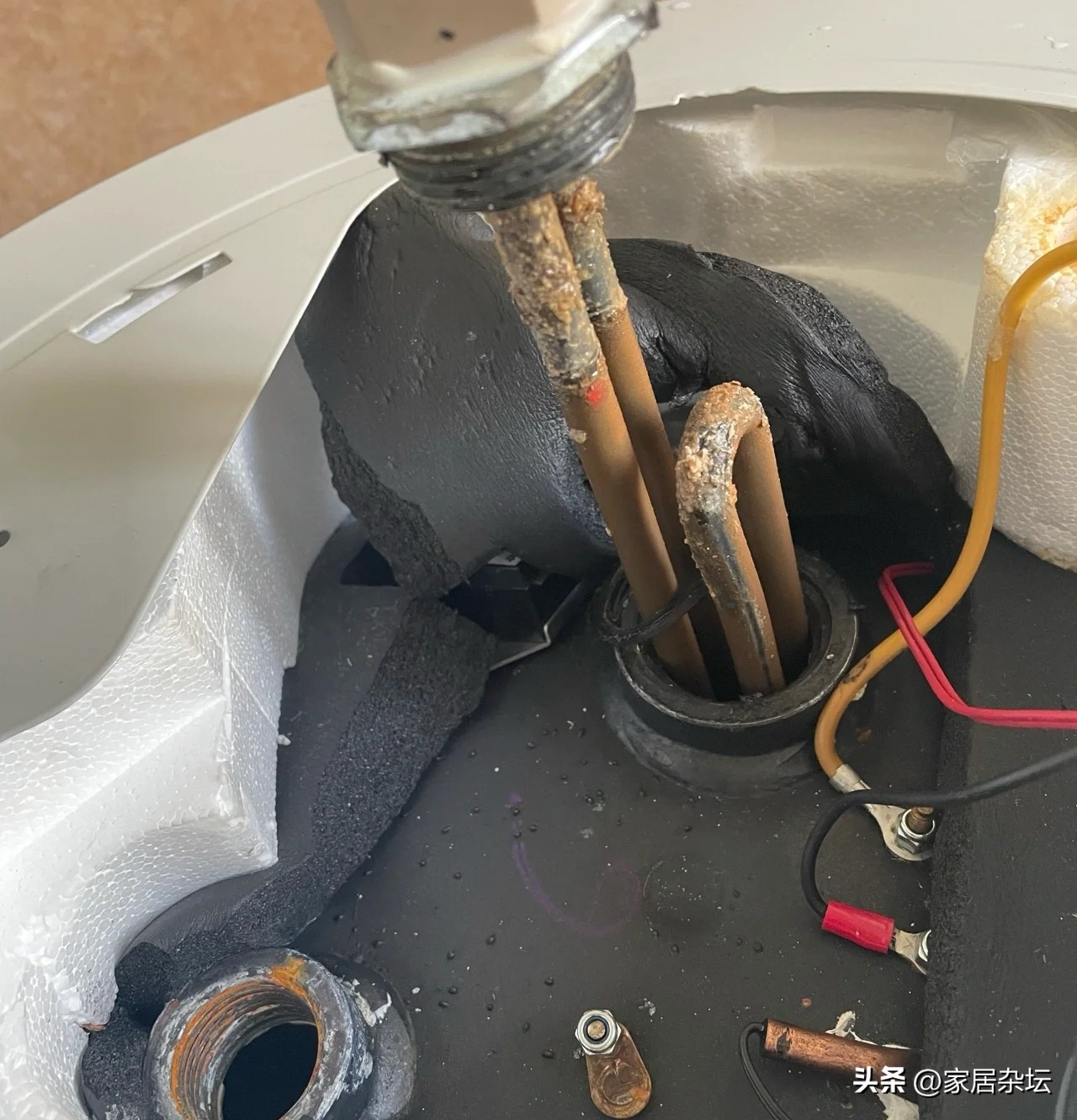 热水器爆炸的早期征兆有什么症状,热水器爆炸一般是电的还是燃气的