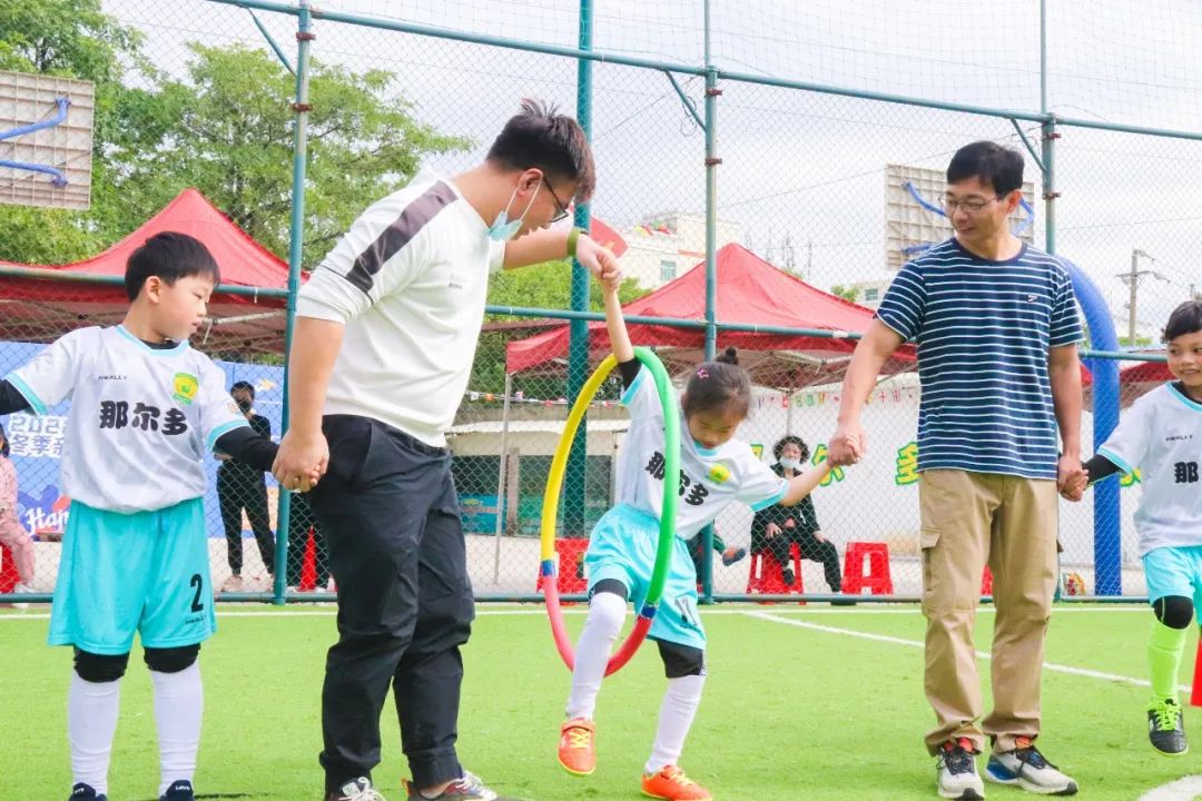 足球亲子嘉年华活动方案,足球嘉年华亲子作品