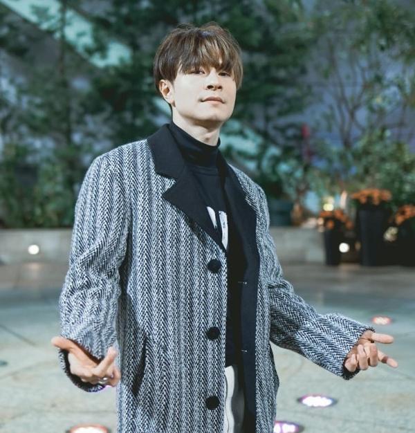 逾10位香港艺人确诊，有人一家五口中招，歌手吴林峰发声道歉