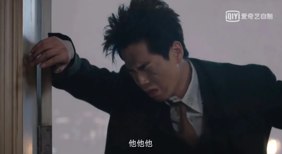 敢问这位男演员是沉浸在民国剧中无法自拔了吗？