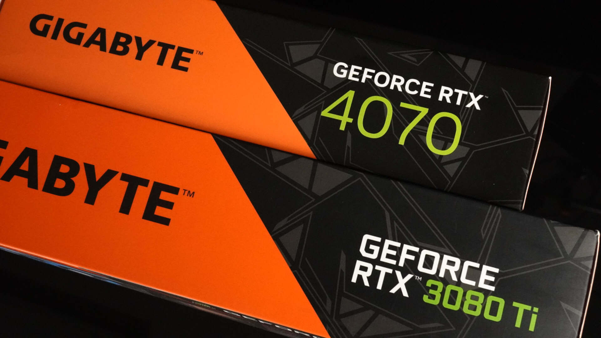 华硕雪豹4070和技嘉风魔4070对比,技嘉4070wf3oc12g风魔