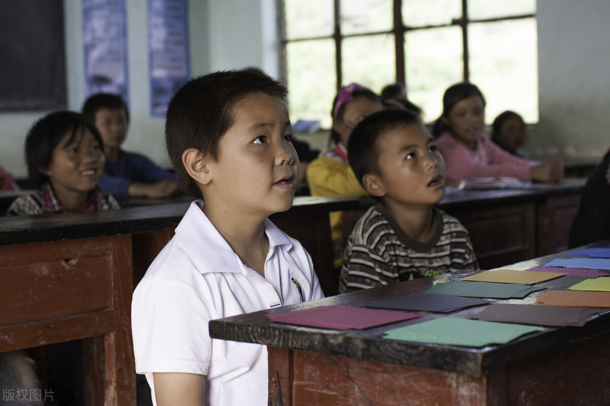 女孩从小被嫌弃10年后回家,女孩从小被嫌弃十年后回家