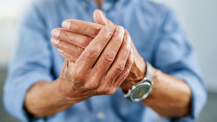 老人血糖控制太严格容易低血糖,老年人血糖高要吃什么药