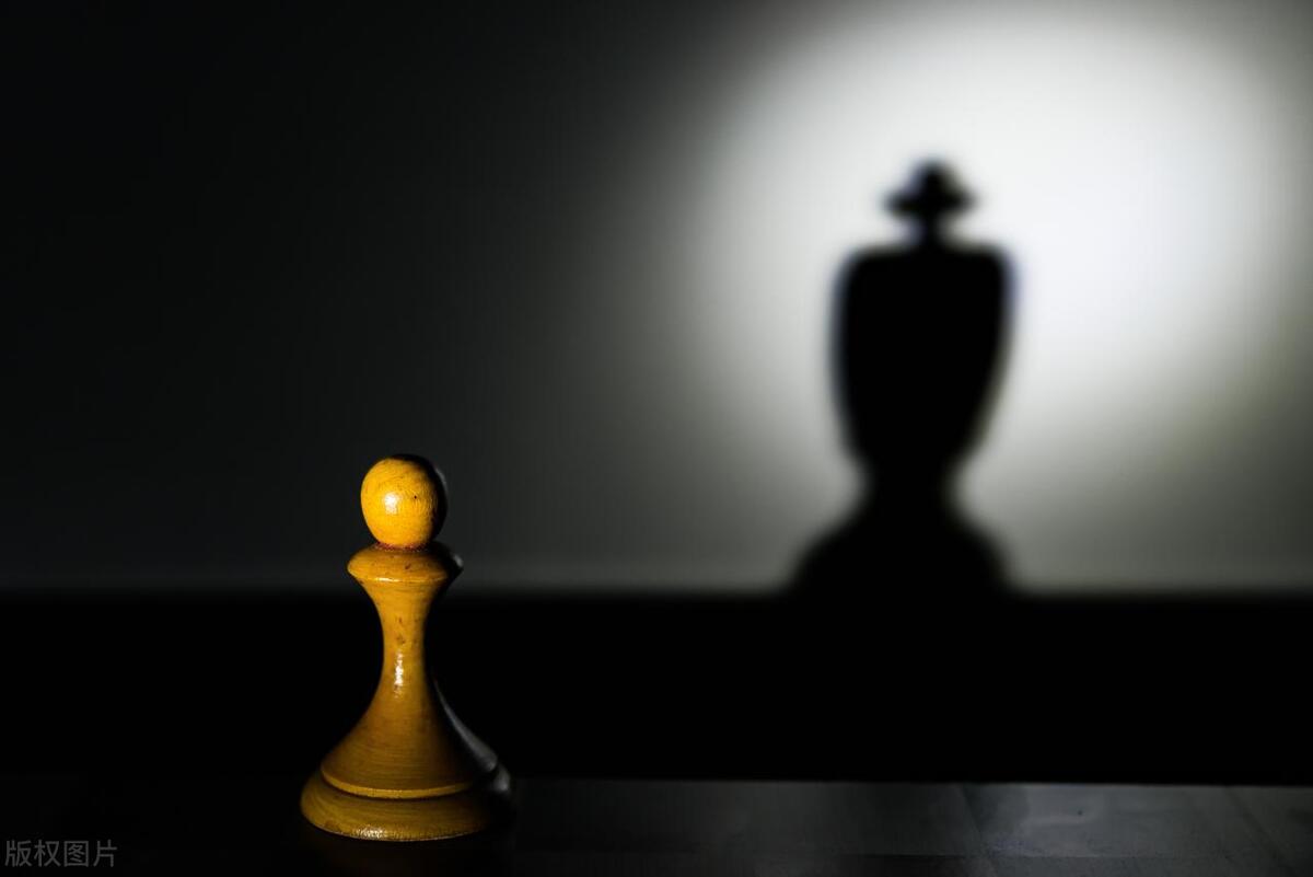 为什么员工很优秀领导却看不起,当员工出现问题时如何做领导