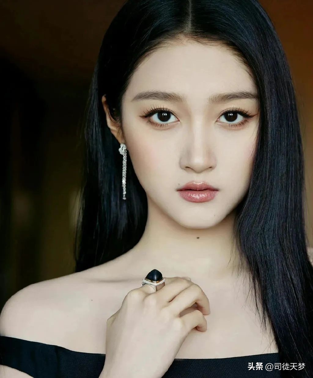 胎毛刘海遮发际线鼻子塌,gq红毯杨幂胎毛刘海造型