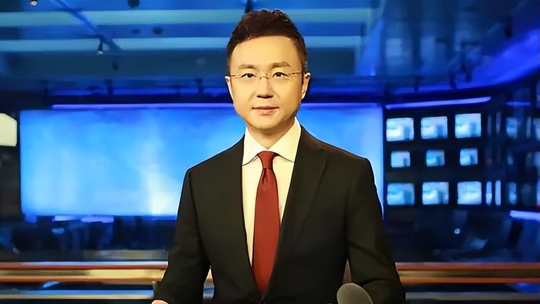 央视主持换血：刚强接替康辉的主持位置！