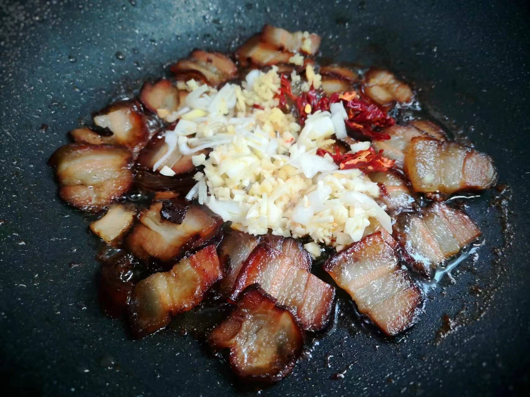 什么菜炒腊肉宝宝爱吃,腊肉炒什么最好吃小孩