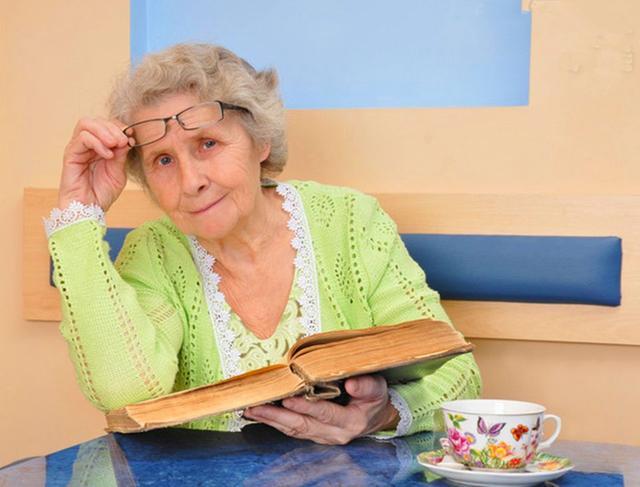 为啥欧美没有常年卧病在床的老人,欧美老人很少卧病在床