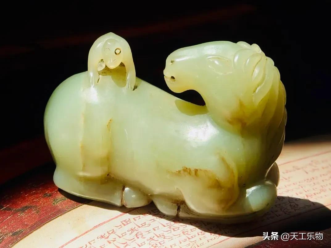 糖色是山料，沁色是籽料，那和田玉“糖沁”又是什么料？