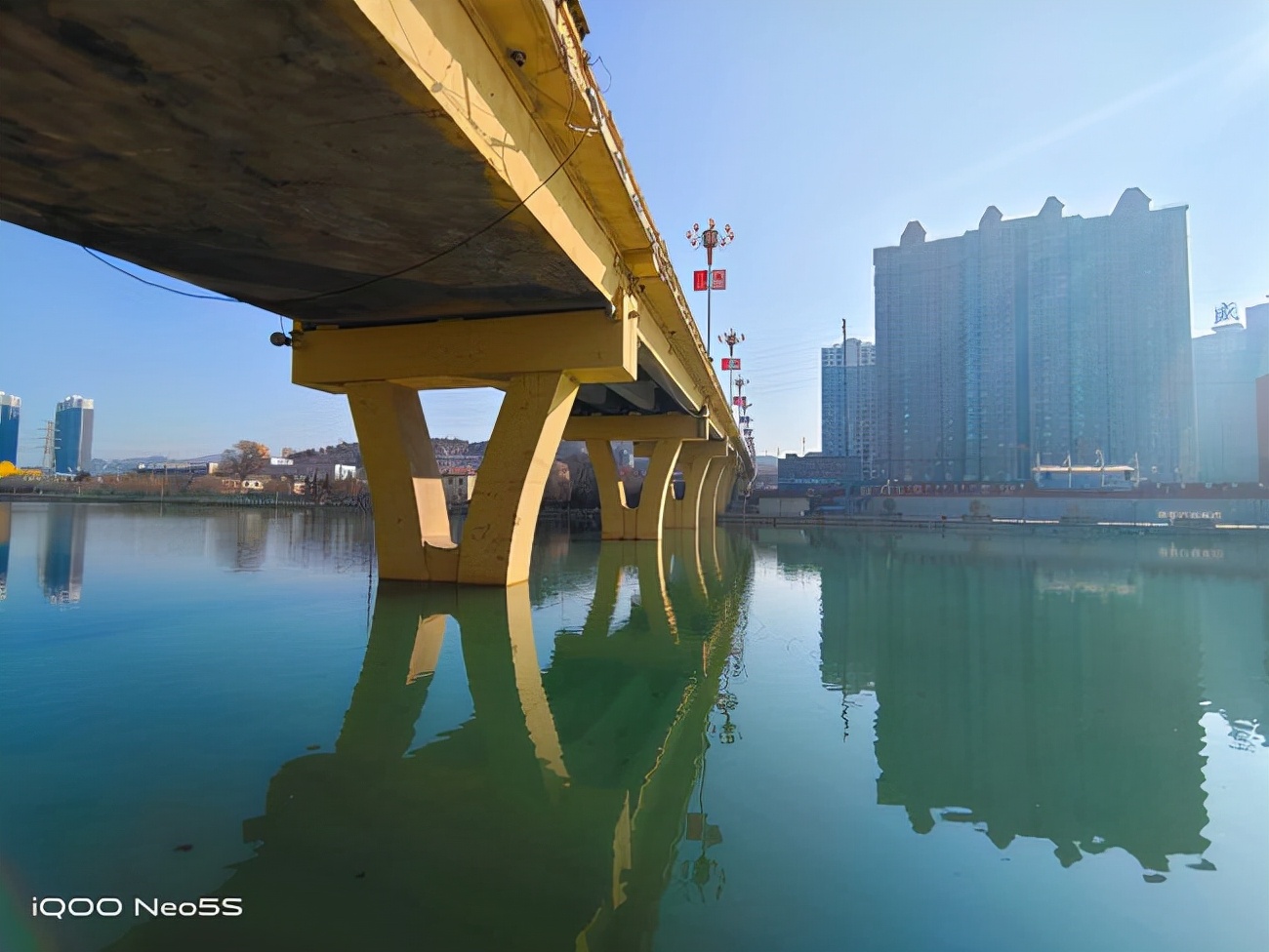 iqooneo5和iqooneo5s哪个好,iqooneo5s黑色上手体验