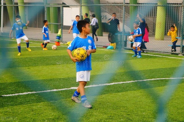 国足惨败，国家2019年开始创建足球特色幼儿园，兴趣从小开始培养