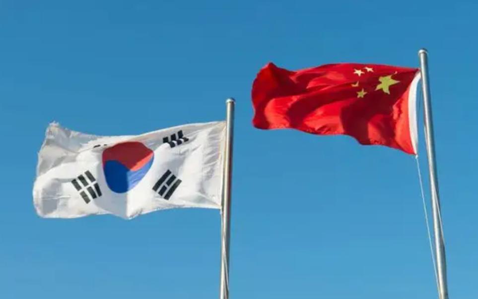 中方的禁令即将生效，3小时不到，一架飞机就现身黄海，十分蹊跷