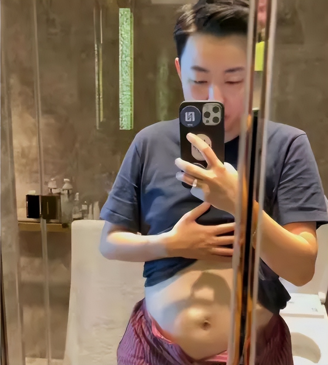 5年前，花50万买精子生下五国混血儿的叶海洋，勇敢地活出了自我