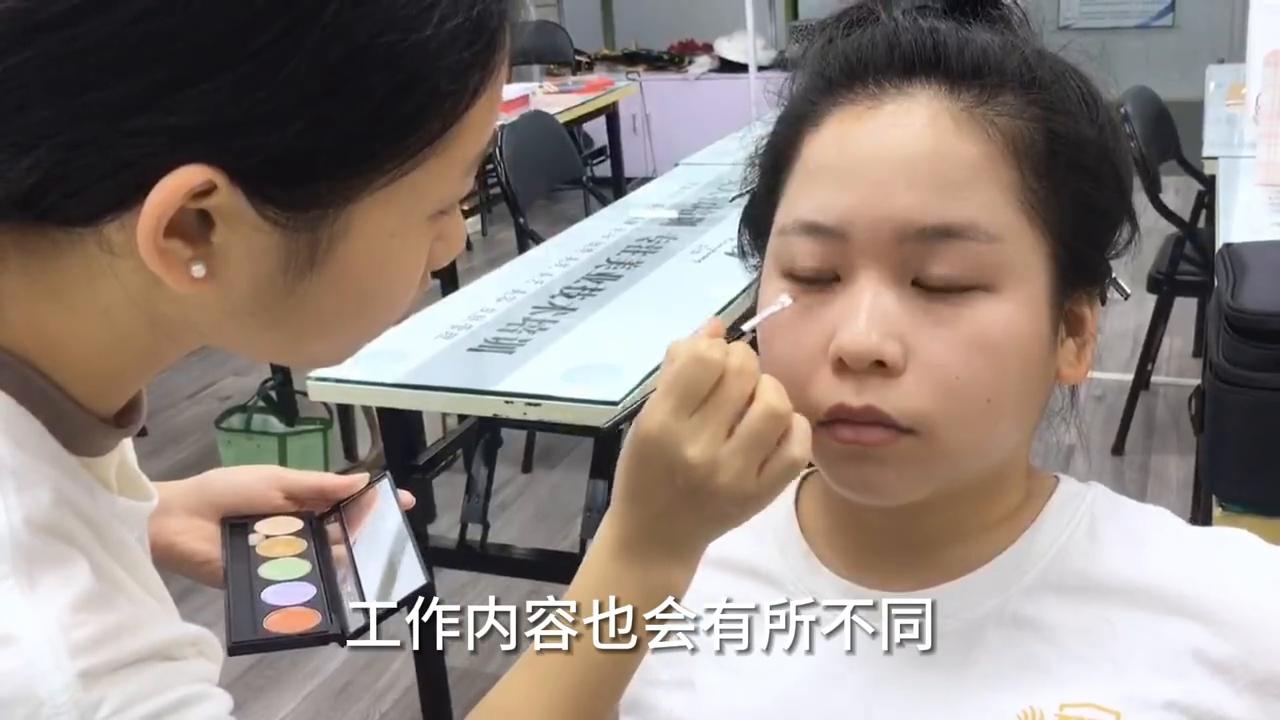 学化妆去哪家化妆培训学校好,化妆化妆培训多少钱