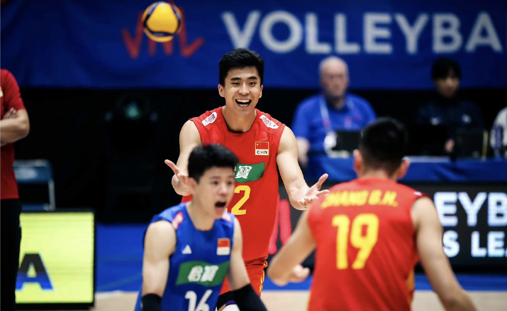 中国男排全队自责,中国男排对主教练的评价