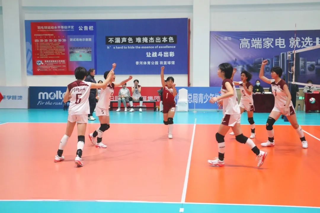 女排姑娘夺冠,川大附中新城女排