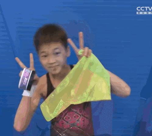 全红婵奥运夺冠完整视频回放,小炸毛女孩全红婵第一次夺冠