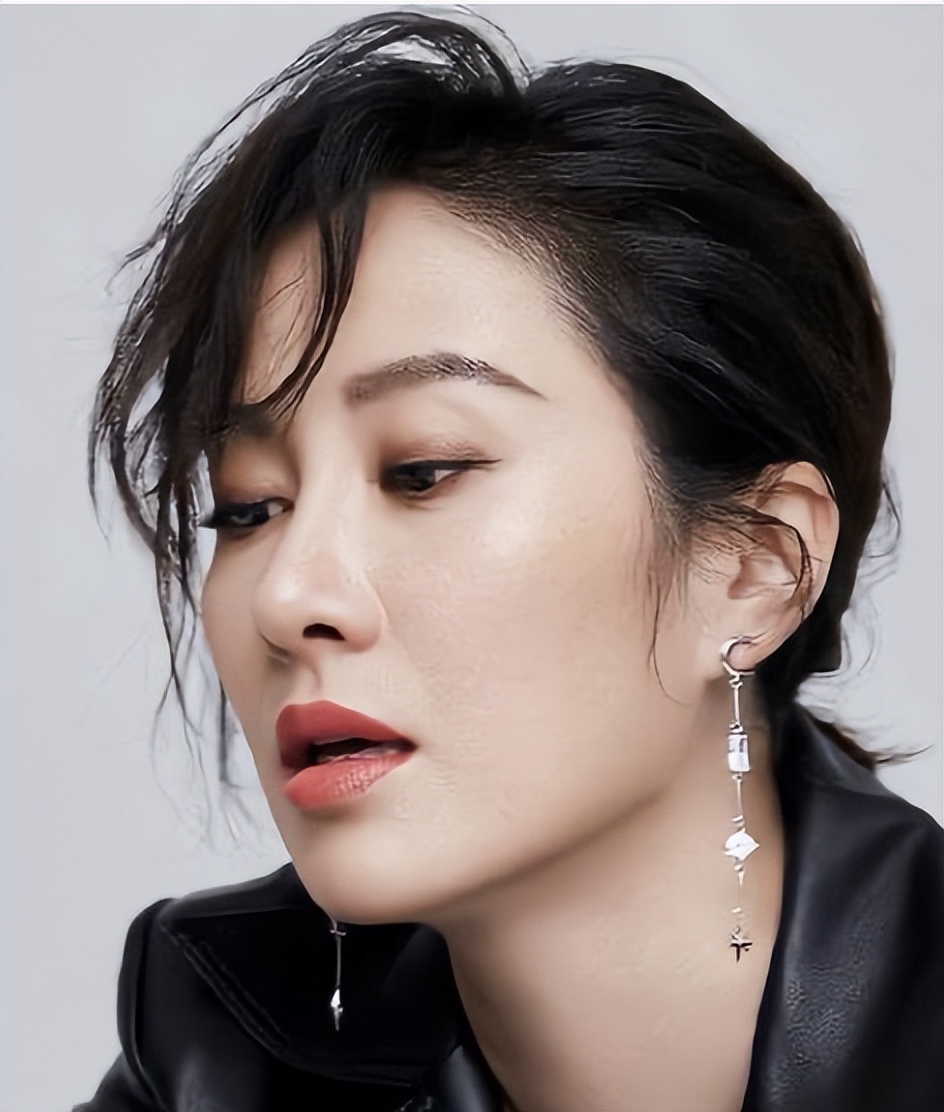 叶璇在抖音素颜,叶璇直播形象邋遢被吐槽挖鼻