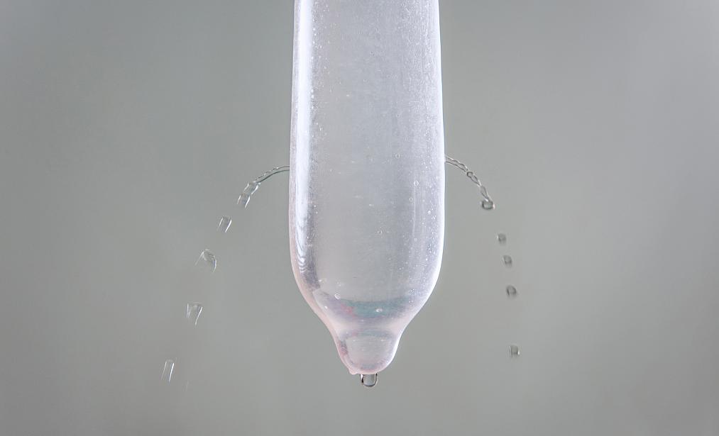 避孕套戴上就能用了吗？提醒：这4个错误做法，不少男性都不知道