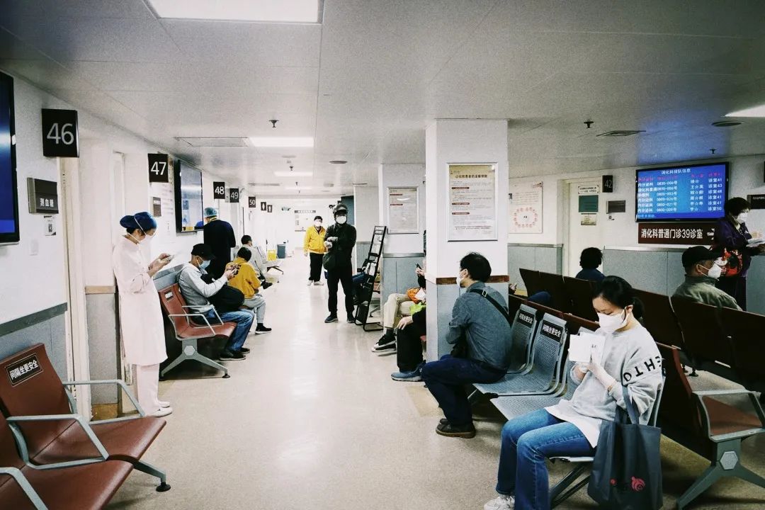 上海疫情下的癌症治疗：放疗病人少1/3，医生“自杀式”支援急诊