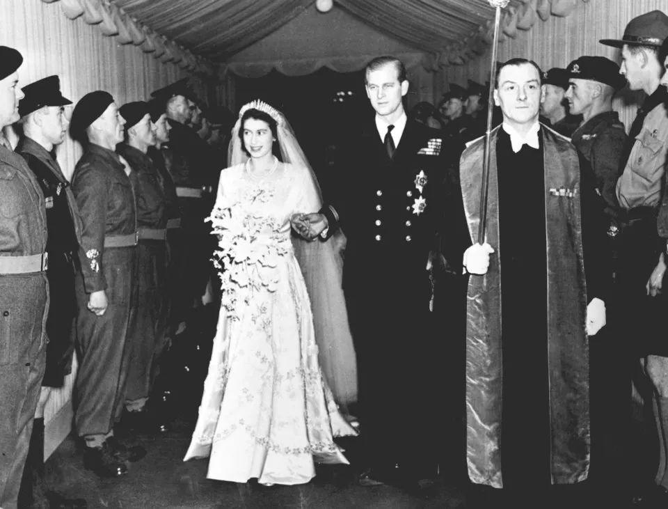 英国女王伊丽莎白二世一生照片,英国维多利亚女王和伊丽莎白女王