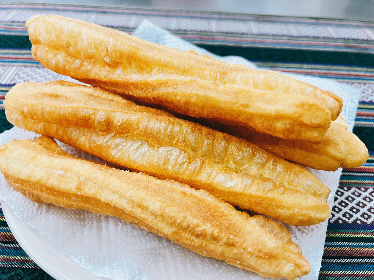 炸油条怎么和面才酥脆好吃,为什么外面卖的油条又软又蓬松