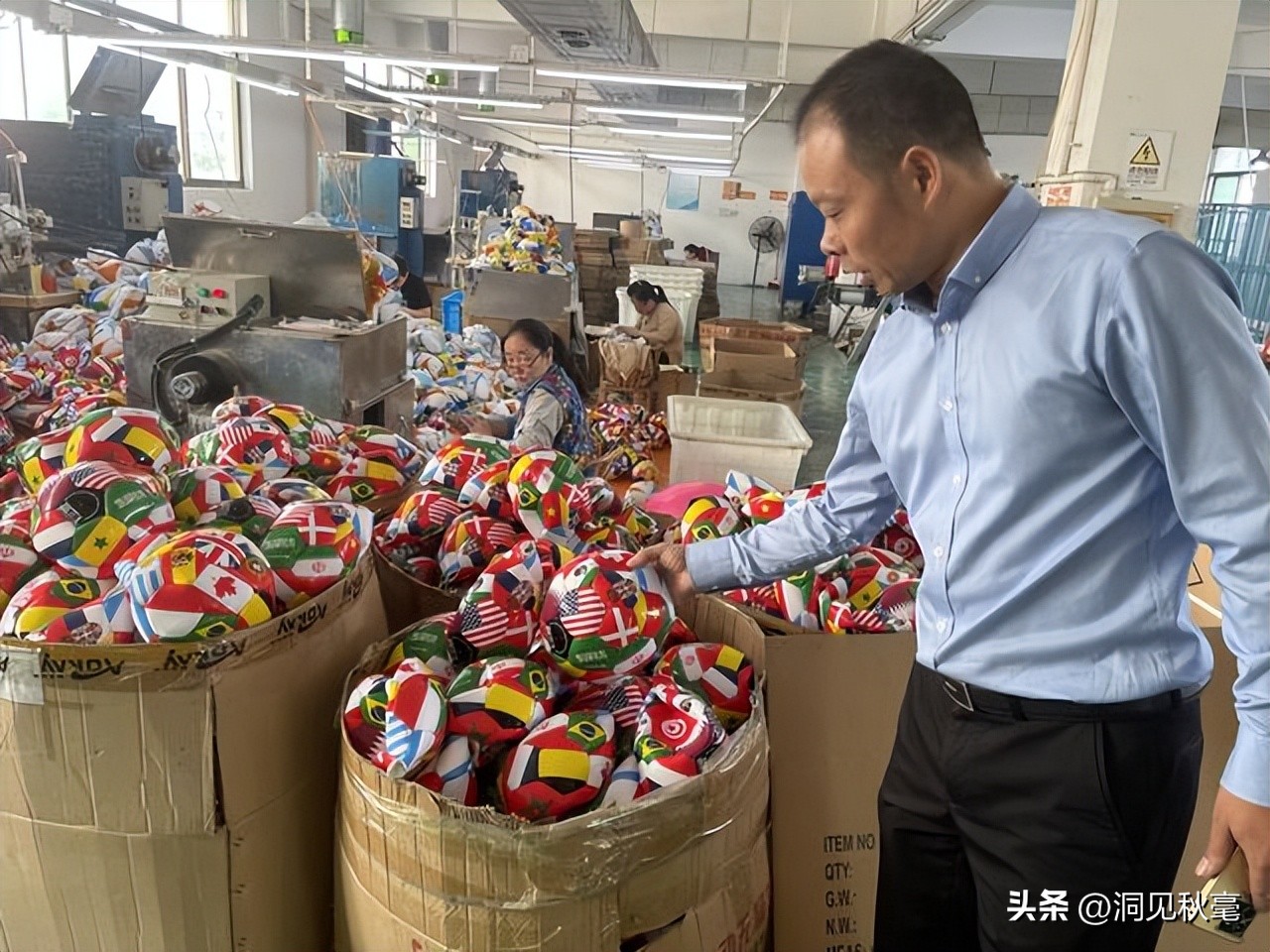 云监工义乌工厂为世界杯赶工,义乌10天造50万足球