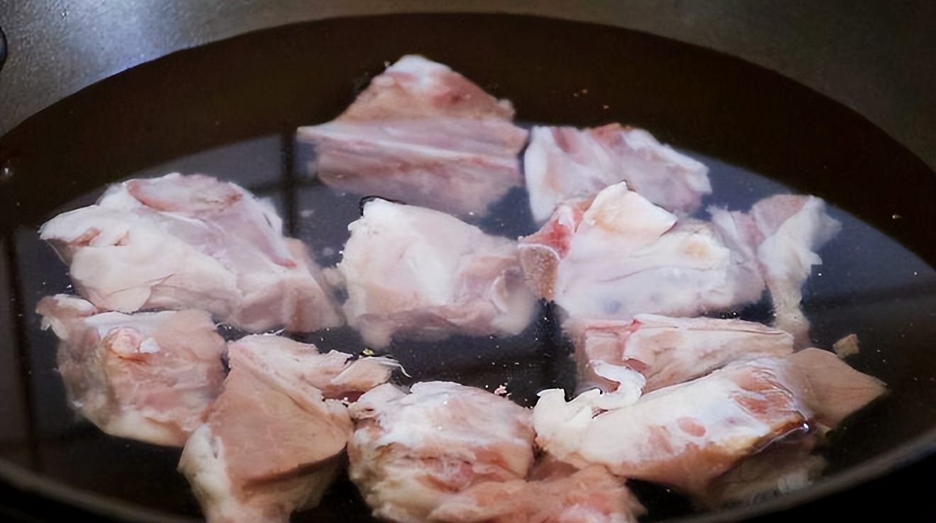 买排骨怎么区分前后排,排骨上有脆骨的是前排还是后排