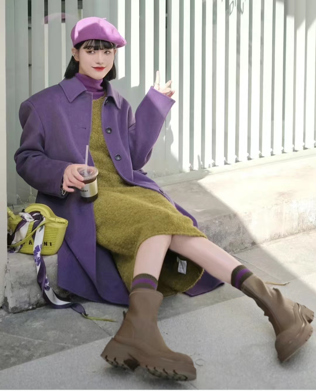 白色大衣里面搭配什么颜色显高级,17-20岁女气质大衣