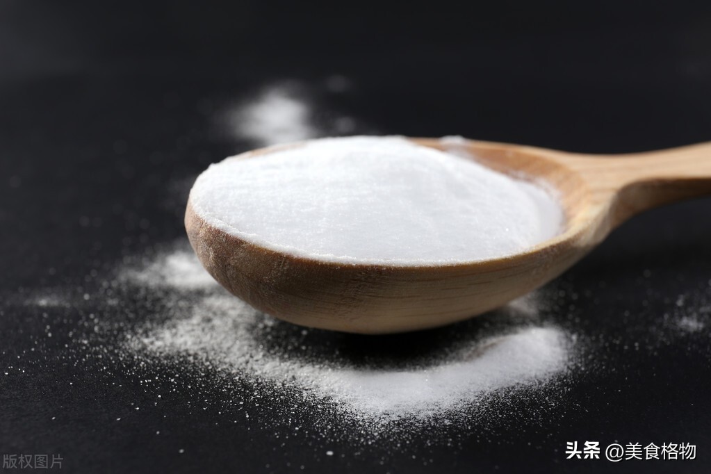 小苏打与食用碱的区别在哪里,食用碱跟小苏打有什么区别吗