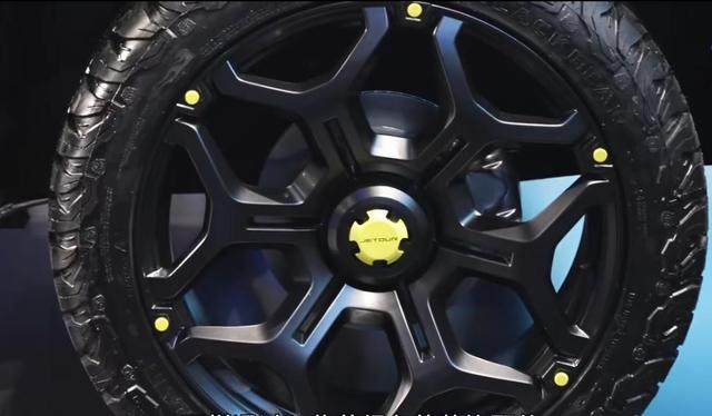 奇瑞版“大G”路试，配智能四驱，2.0T＋8AT＋三把锁，越野极强