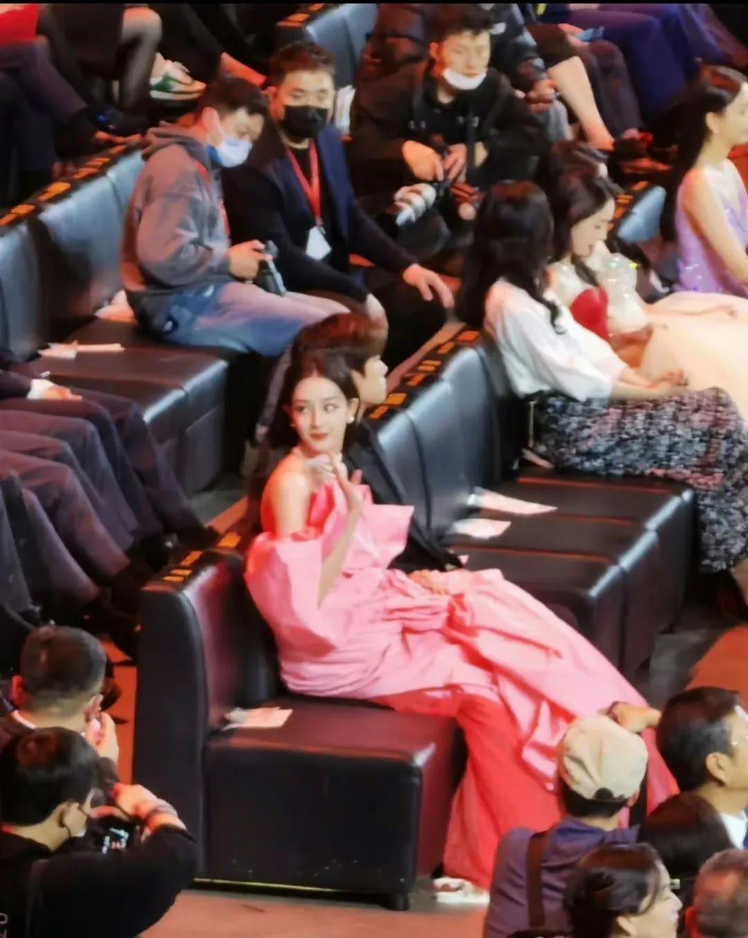 网友曝光的微博之夜明星座位安排,微博之夜座位图看明星咖位