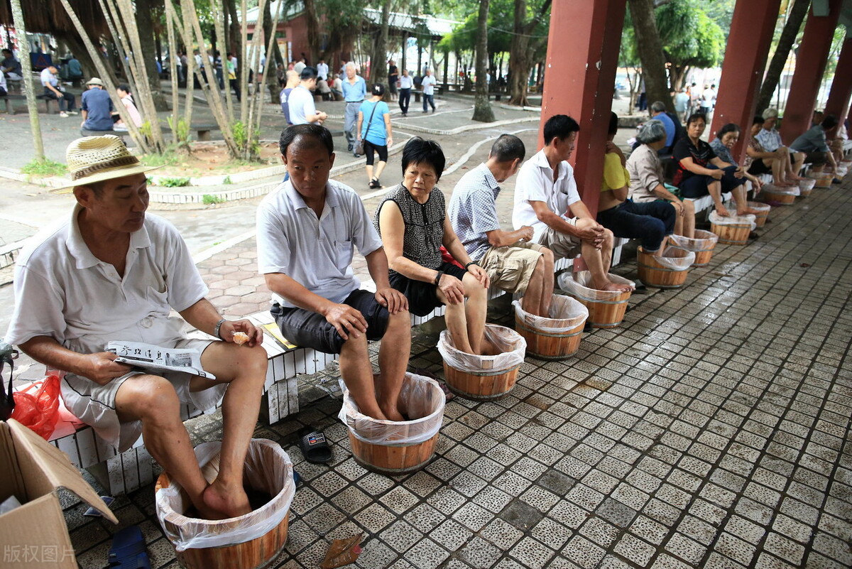 身体衰老,脚先知!老年人脚部常出现这3种健康问题,尽早预防