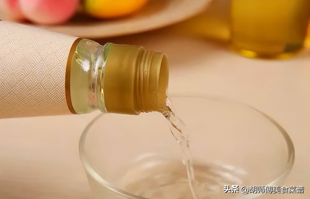 白醋倒在手心里有什么作用,把白醋倒在手心