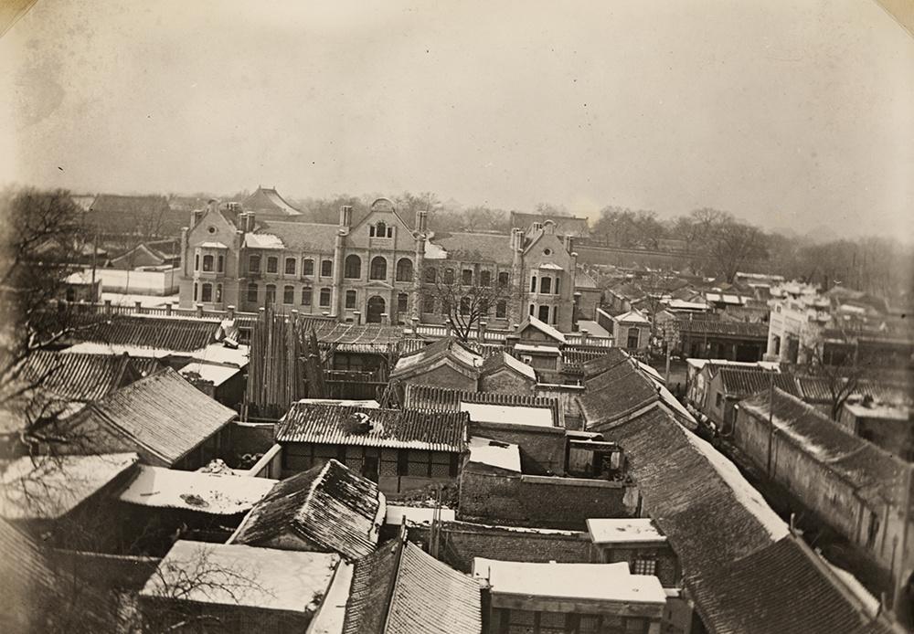 日军兽行照片：当着父亲的面玷污他女儿，临走还残忍割下妻子乳房