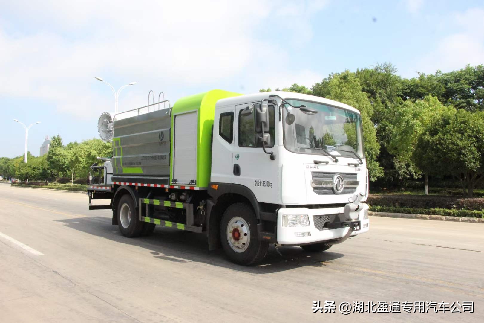 多利卡d9洒水车驾驶室,多利卡d9洒水车配置