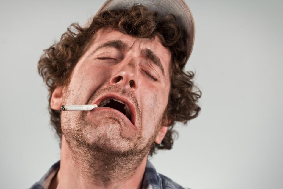 戴上口罩觉得自己口臭怎么回事,口罩戴久了有臭味是口臭味吗