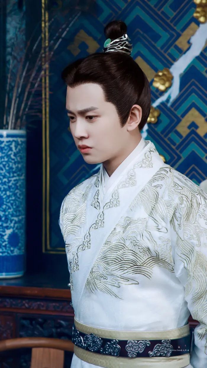 爱豆表格图任嘉伦,任嘉伦头像帅气高清粉色