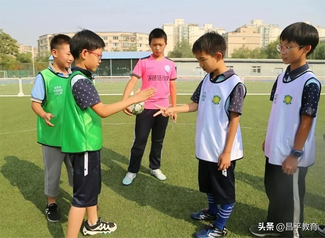 足球校园主题文化活动图片大全,让足球文化在校园足球中发扬光大