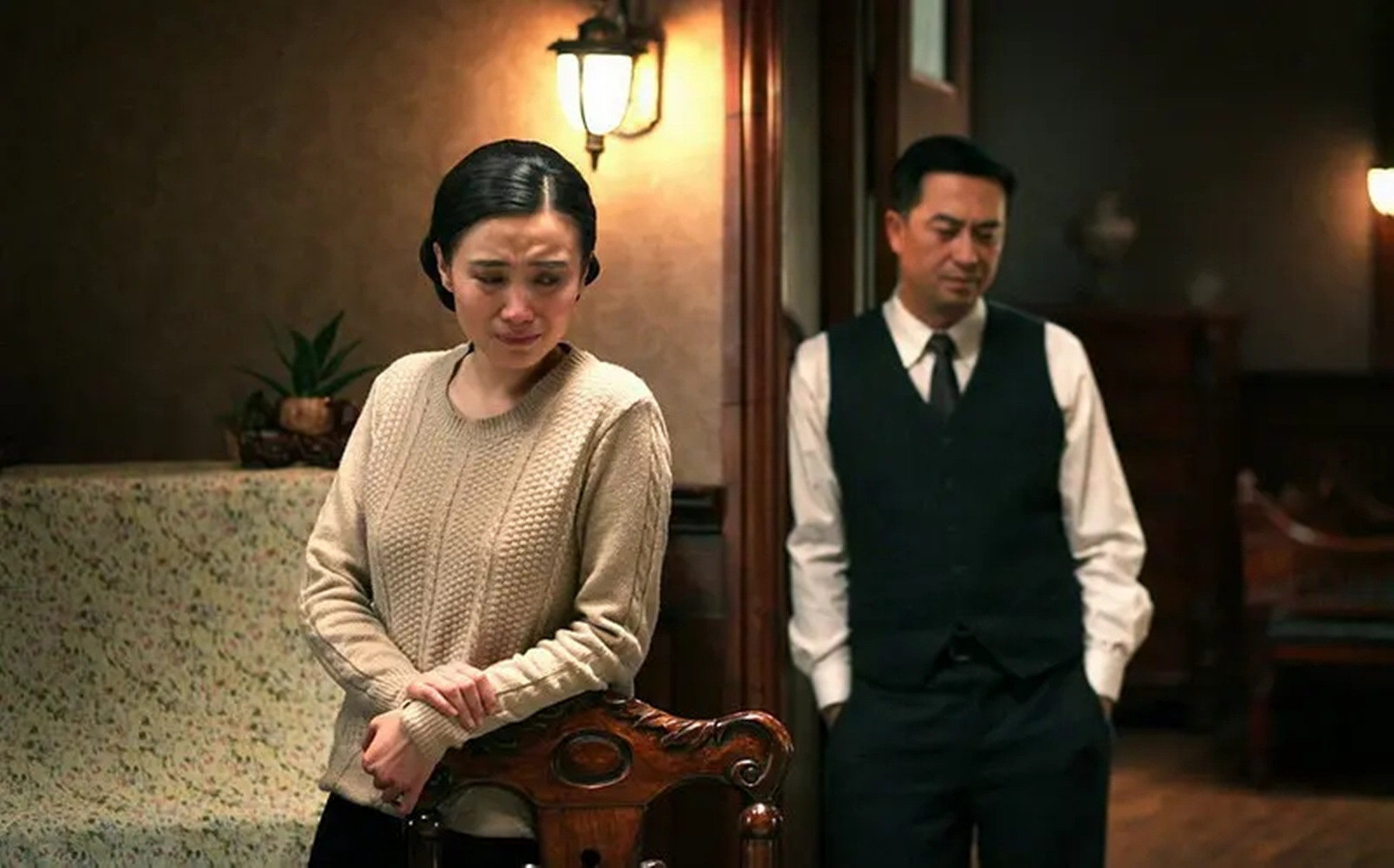 悬崖和潜伏谁拍得早,潜伏和悬崖哪部更经典