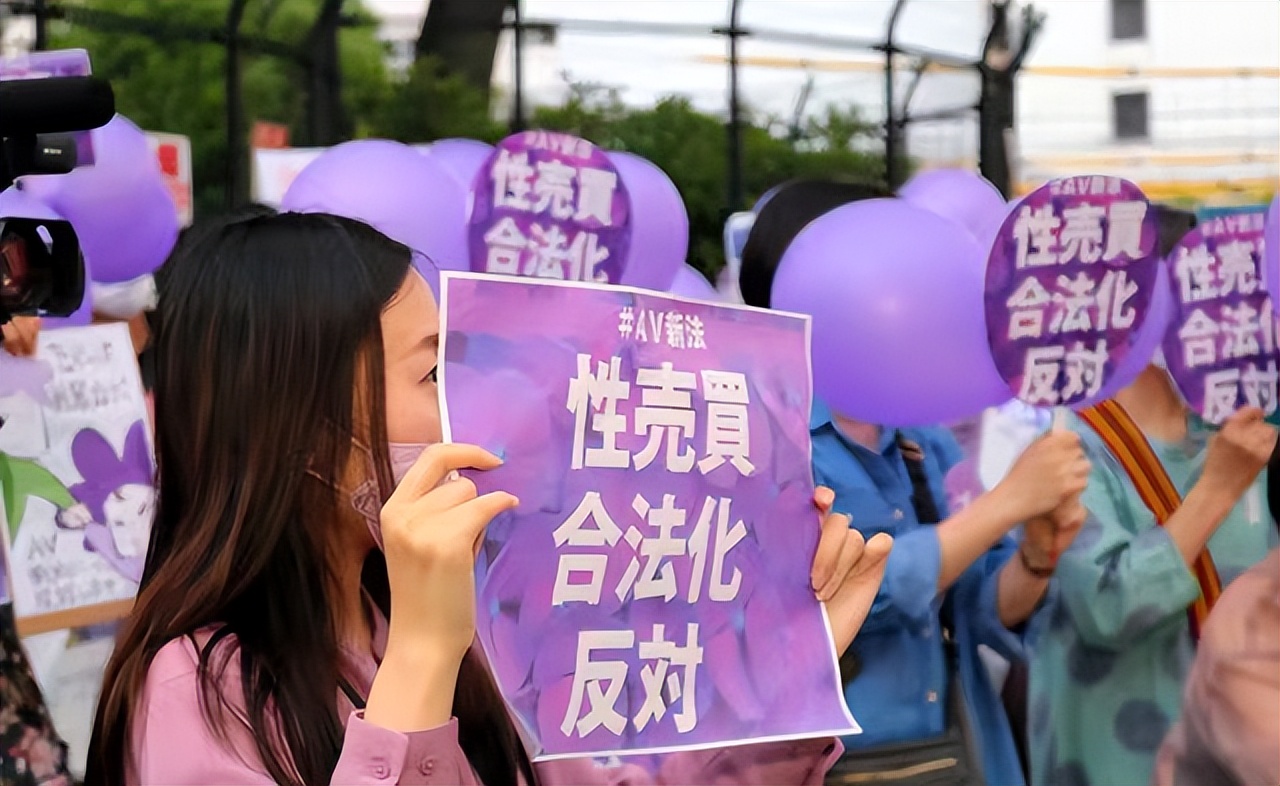 日本爱情动作片，正把魔手伸向女高中生