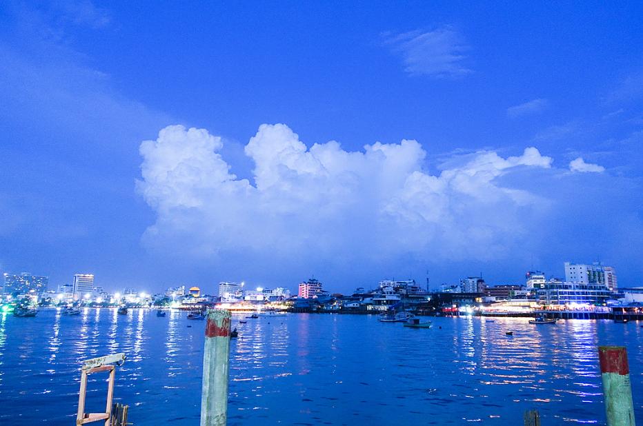 分析我国产业转移带来的就业形势,中国如何面对中低端制造业转移